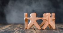 business-success-teamwork-concept-with-wooden-figures-people-side-view